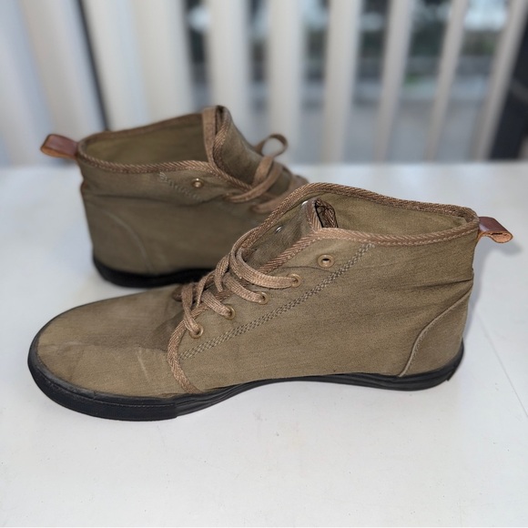 Urban Outfitters Men's Tan High-Top Sneakers - Picture 2 of 4